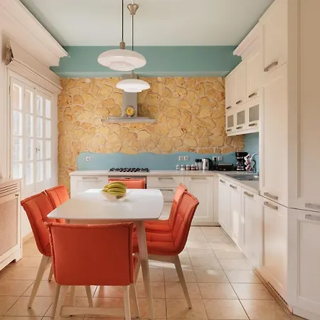 Homely 2bd In Dassia *