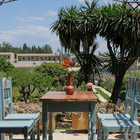 Homely 2bd In Dassia Διαμέρισμα