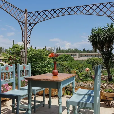 Homely 2bd In Dassia