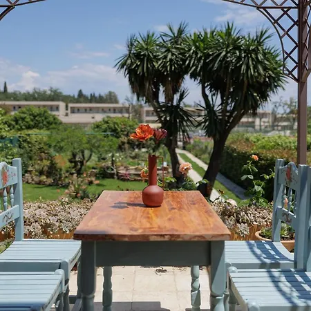 Homely 2bd In Dassia Apartament