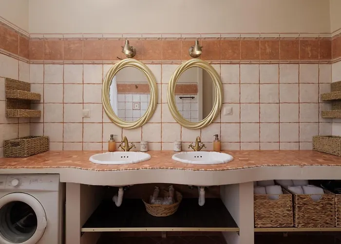 Homely 2bd In Dassia Apartamento