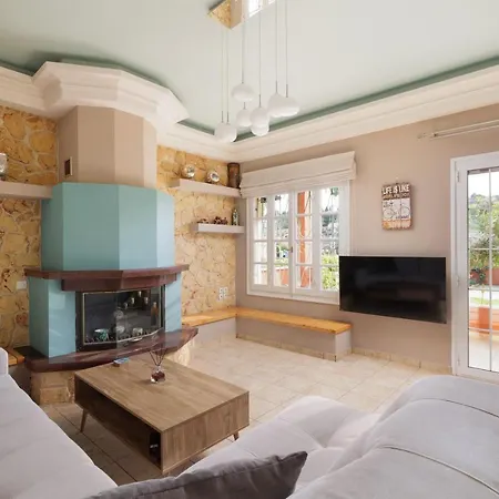 Homely 2bd In Dassia 아파트 *
