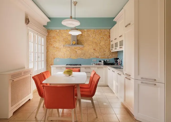 Homely 2bd In Dassia *