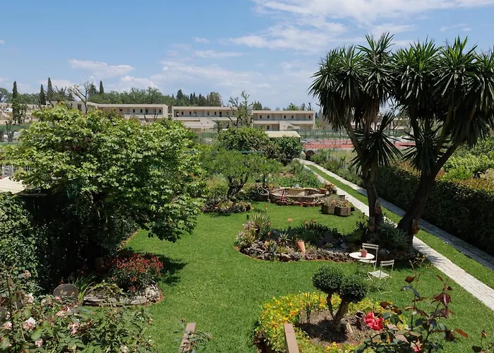 Homely 2bd In Dassia Lejlighed