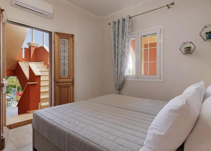 Homely 2bd In Dassia Kato Korakiana